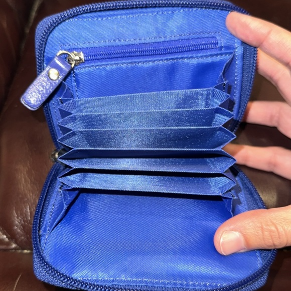 NWOT Danier Leather Crossbody Wallet - Picture 11 of 14